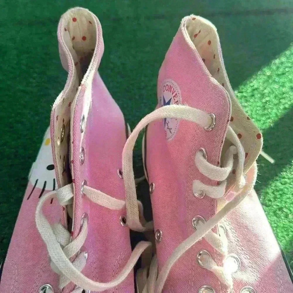 Converse x Hello Kitty - Picture 4 of 8